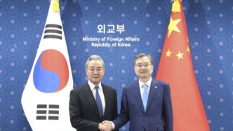 王毅同韩国外长赵显会谈