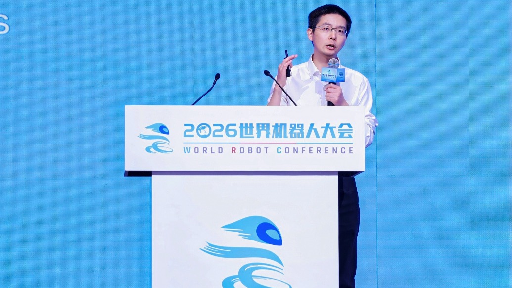 王兴兴:推动物理AI机器人模型自进化,AI写代码,人类评价打分