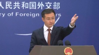 美国学者批评所谓“中国冲击”、“中国挤压论”，外交部回应