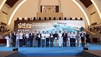 2026上海书展｜《家国万里》外汉双语读物亮相书展