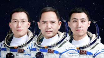 张陆获“二级航天功勋奖章”，武飞、张洪章获“英雄航天员”荣誉称号、“三级航天功勋奖章”
