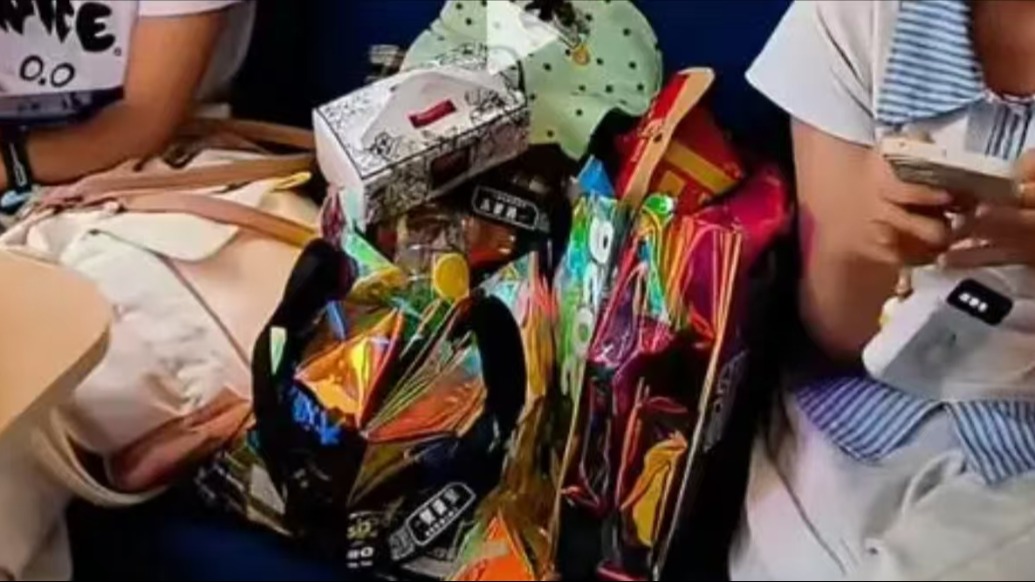 零食占座惹争议,火车席别权利有何区别?律师解读公共出行边界