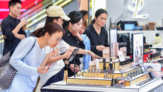 中国中免：上半年盈利31亿元，“在海南离岛免税市场的优势地位进一步稳固”