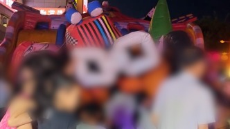甘肃金昌一户外充气堡突发故障漏气塌扁，涉事广场方道歉：已停业整顿