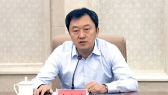 接受“管家式”服务、大肆收钱敛财，新疆维吾尔自治区政协原副主席金之镇被公诉
