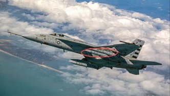 美军首次公开“恶意”新型超远程空空导弹，射程超460公里