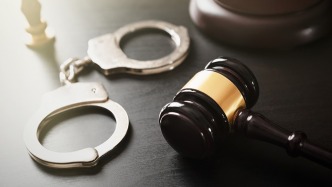 检察日报：刑释人员网购僧人证件应聘住持，诈骗近60万获刑十年