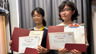 上海交大这对新生“神同步”：高中同桌、高考同分、大学同寝室