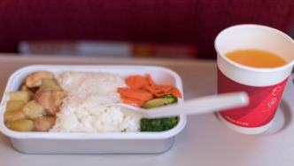 付费飞机餐走红，如何防止免费餐“缩水”？免费时代是否正在远去？