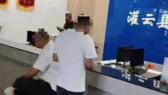 江苏连云港灌云县一办事大厅不让人带手机进门，工作人员回应