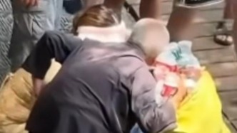 张家界景区老人拾荒视频引热议，当地：老人“无人照料、生活困顿”与事实不符