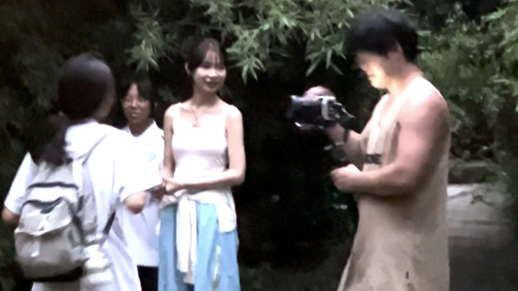 准表演系新生利用暑假自费拍微电影：在网上招募了10位0片酬演员，想在大学前多积累经验