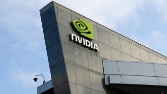 盘后涨超4%！英伟达上财季营收翻番，预计下一财年营收增长七成远超预期