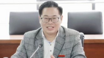 头顶50多个头衔的张龙被曝光，人民锐评：假身份骗取真职务的闹剧当休矣