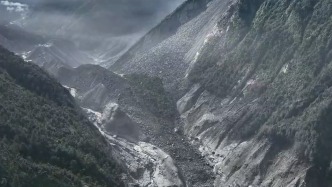 吉隆口岸方向堰塞体最新航拍画面