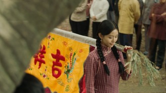 抽纱的针穿过布面，也穿过故乡与他乡｜翻翻书·送书