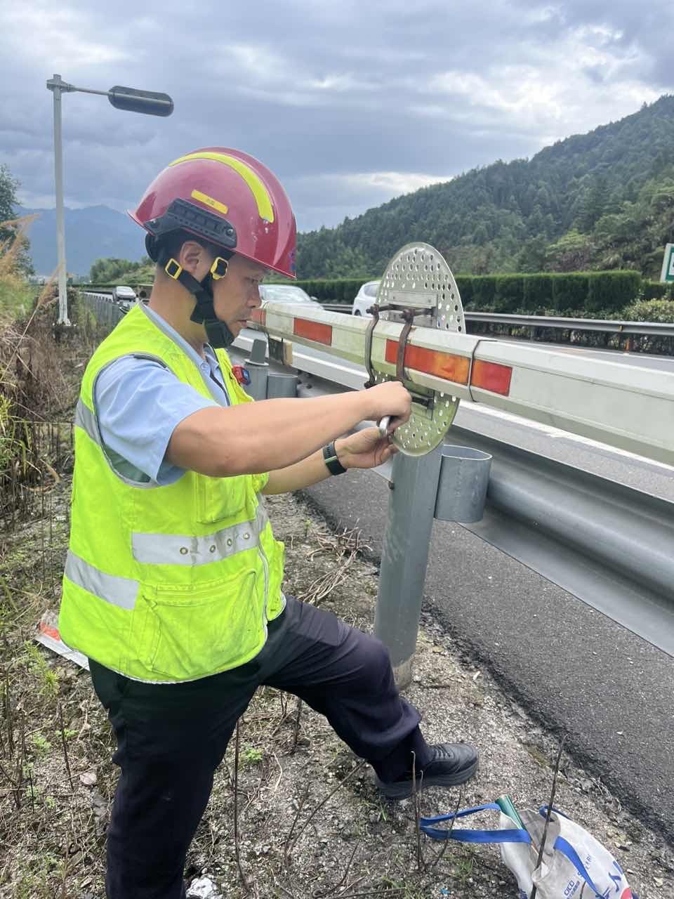 恰逢天文大潮,衢州高速迎战台风“沙德尔”风雨潮三碰头