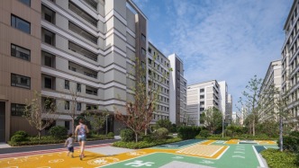 未来三年上海将实施旧住房成套改造70万平方米，其中拆除重建约占一半