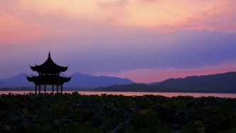 受台风“沙德尔”影响，西湖景区所属各公园景点、博物馆明起临时关闭