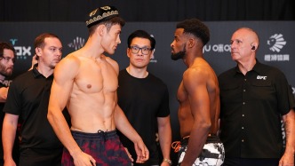 伊力扎提：UFC首秀稳扎稳打、拿下比赛