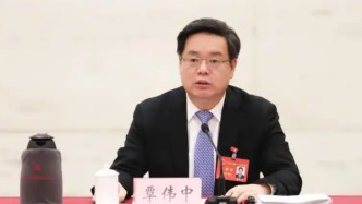 深圳市原市长覃伟中已任广东省人大常委会领导