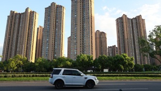 房地产板块表现活跃，多只A股地产股开盘涨停