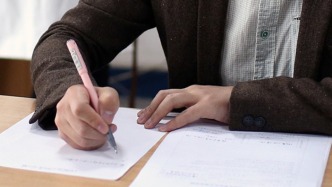 马上评｜别让“高分断层”引发“信任滑坡”