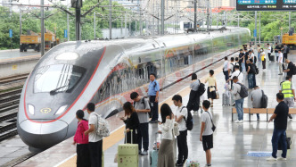 今年铁路暑运全国累计发送旅客9.54亿人次
