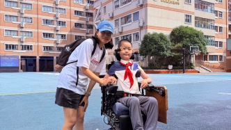 曾被断言“活不过3岁”的罕见病少年维洛，中学首日惊喜连连
