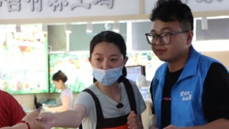 上海嘉陵菜场里的“星青年”：在烟火气中学习融入社会