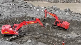 G216国道即将抢通，已有大型机械进入核心区搜救