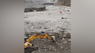 视频丨吉隆泥石流失联人员搜寻加快，重型机械已抵达吉隆口岸大楼