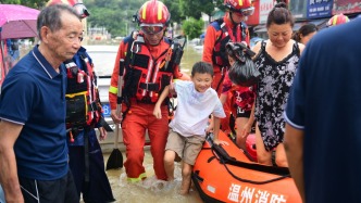 直播丨全城内涝、学校停课！浙江苍南这场“隔山打牛”式暴雨到底有多狠？