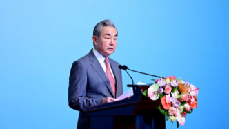 王毅谈习近平主席出席2026年上海合作组织峰会并对吉尔吉斯斯坦、埃及进行国事访问