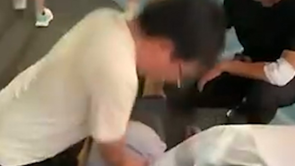 暖侬心｜一场教科书级别的救援！男子在运动场倒地昏迷，幸遇两医护在场“抢”回一命