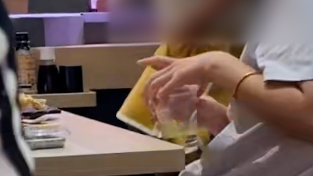 家长餐桌边持杯给男孩接尿,寿司郎:当天废弃全部餐具