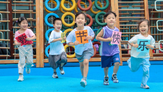 人民日报教育时评：教育家精神绽放在每个三尺讲台