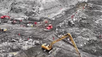 西藏 吉隆县泥石流灾害抢险救援工作持续推进 重点对联检大楼 宿舍楼等区域精细搜寻