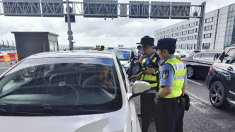 上海深入推进“出租车抛客甩客”专项整治，两大机场拒载率均下降超五成