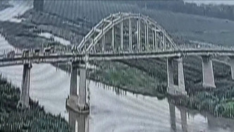 山东临清一大桥步道桥板脱落致行人坠亡，死者父母获赔120万