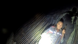“是幸存者！”，视频记录在尼中国公民陆海涛获救场景