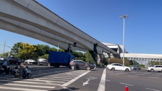 早高峰一路口红灯要等8分钟？记者实测发现时间更久