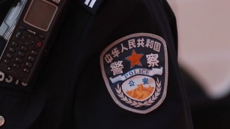 一男子在商场内故意推翻商品，警方：有精神病史，已刑事立案