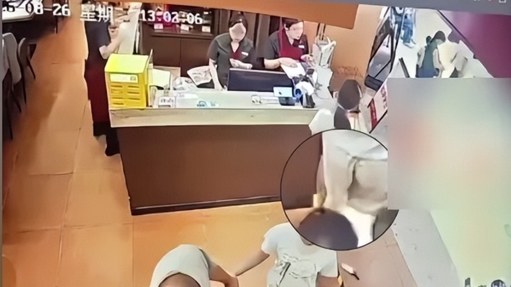 4岁男童被指摸臀?律师:属碰瓷+网暴,男童父母可反诉