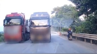 重型半挂车强行超车逼停对向来车，交警：罚款150元、记3分