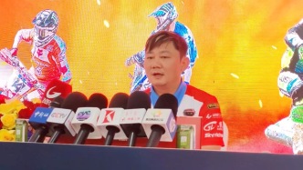 张雪陪儿子参赛，心里装着中国摩托车的未来