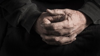 帕金森患者最该忌的 3 件事，很多人天天在做，第 1 件最伤气血