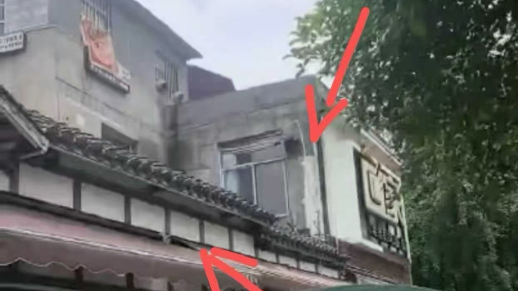 长沙一饭店未批先建致共墙邻宅受损？饭店否认，城管部门已立案