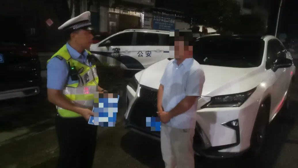男子花27元网购假车牌，驾驶逾期未年检车辆上路，交警：罚款4150元记13分