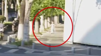 一年级“萌新”放学找不到爸妈独自离校后迷路，休假铁骑队员载回警营帮找家长
